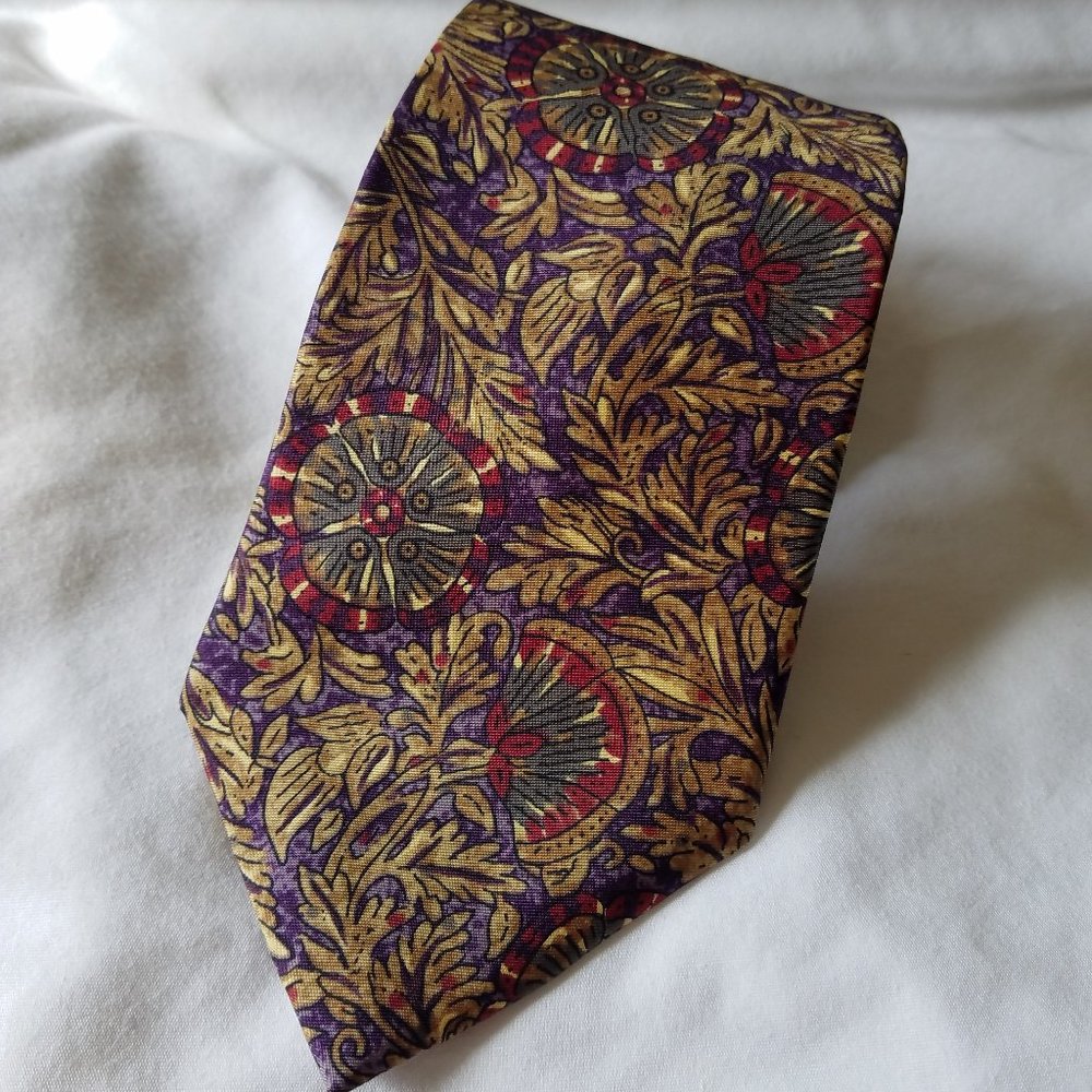 VTG GANT Designer Mens Tie 100% Silk Imported Made In USA Fruit Floral Purple